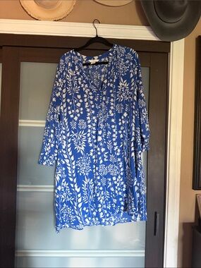 H&M Women's Blue and White Floral V-Neck Dress
